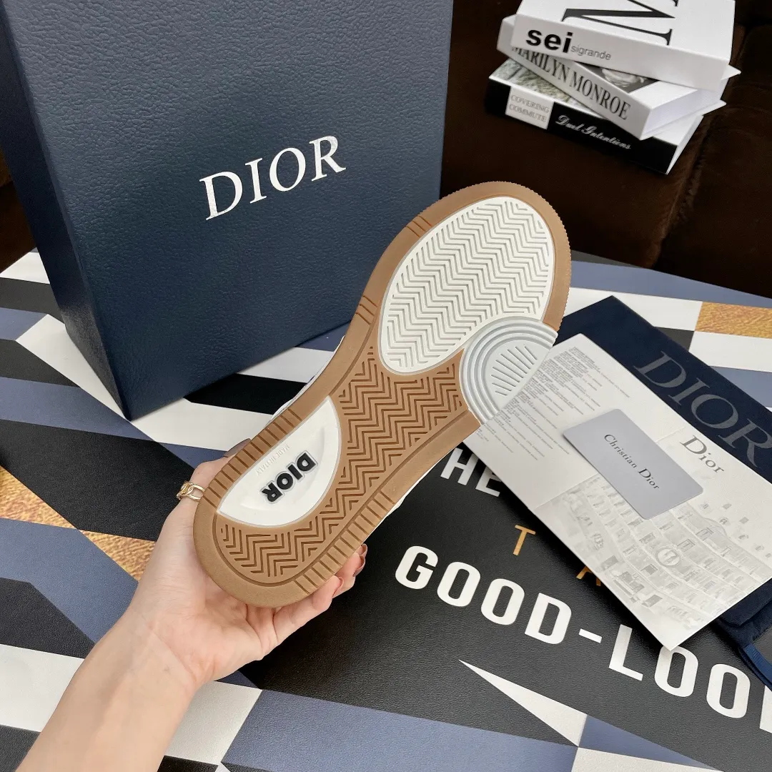 👟👟Ex-factory price 480💯💯Women's shoes, women's clothing, women's shoes, women's clothing. (3d printing +20) Dior Dior🔥Counter genuine 1-1 top version (you can compare with the original version) the top version is made, not blown out👍👫Contrast color positioning and splicing design! Fashionable and casual personality! Look like a goddess on your feet! Simple line design, three-dimensional cutting, super invincible style, looks good no matter how you match it, super popular elements and colors, the whole set is youthful and beautiful, relaxed and eye-catching in the crowd, casual, comfortable, fashionable and versatile, a high-quality casual suit without a sense of age ✅Fabric: imported first-layer cowhide + high-tech laser technology ✅Inner: imported transparent silk fabric ✅Foots: original molded feet ✅Outsole: original molded 1:1 two-color TPU outsole ✅Method: Original 1:1 full set of lasts ✅Female size: 35～40 ✅Male size: 38～45